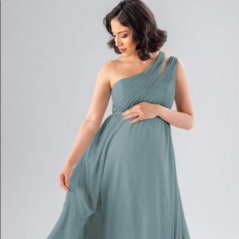 One shoulder, floor length, maternity dress. Great condition- worn once